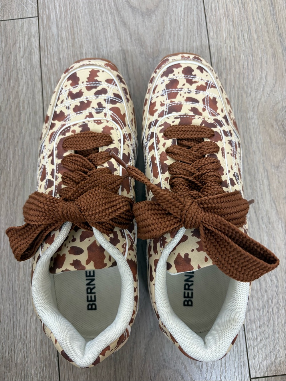 BERNESS Lacey Cow Print Dual Bow Trail Sneakers Brown Cream Size 9